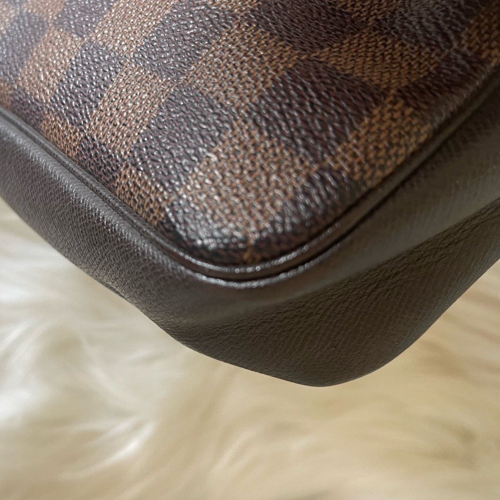 Louis Vuitton Damier Trousse Cosmetique - Picture 9 of 11